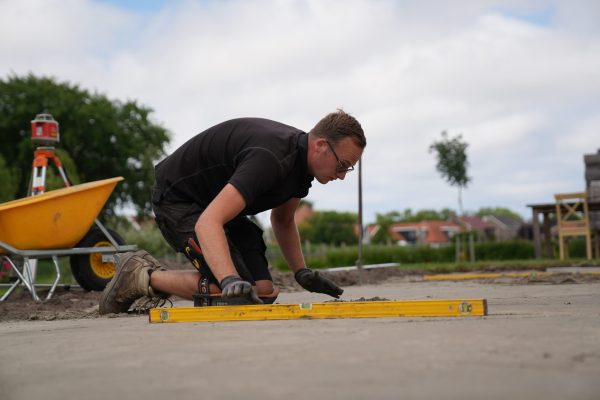 bestrating-waterpas-vlakken Bestrating vlak en waterpas maken