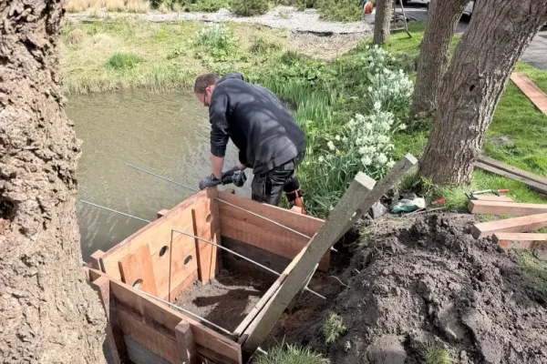 Aanleg van ijsvogelverblijf aan de waterkant