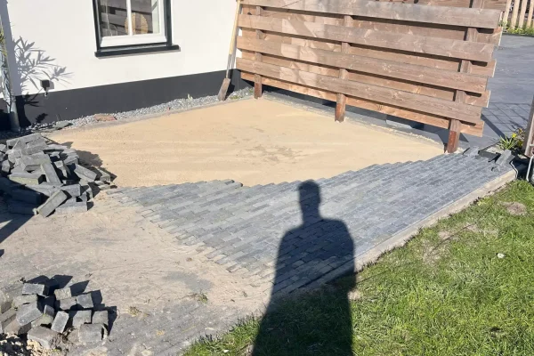 terras-aanleggen-klinkers-1 Aanleg van terras met klinkerbestrating