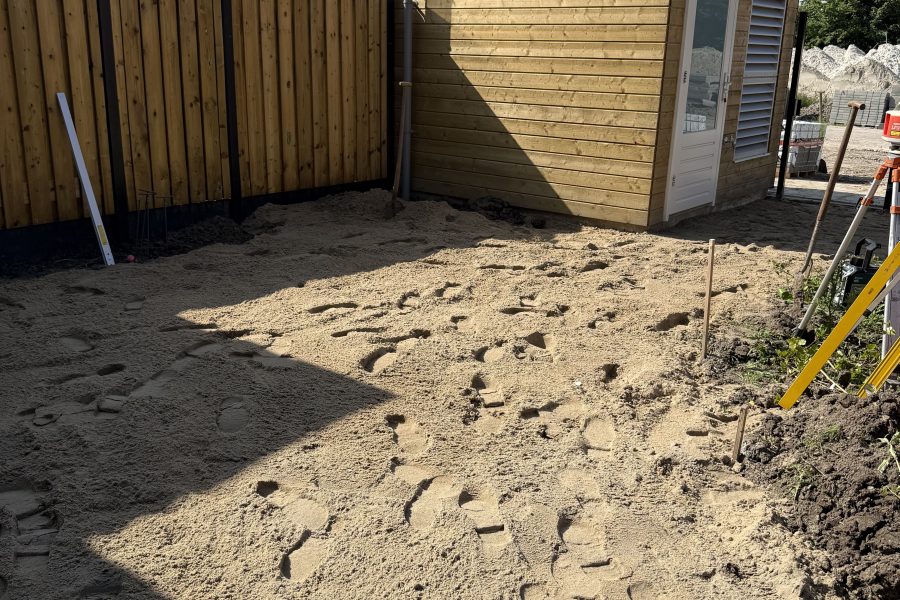 Voorbereiding van tuin bij nieuwbouwwoning