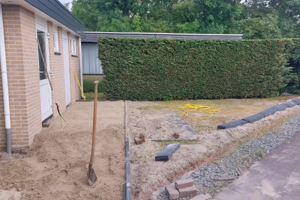 koen-in-het-groen-terras-bestrating-aanleg-09